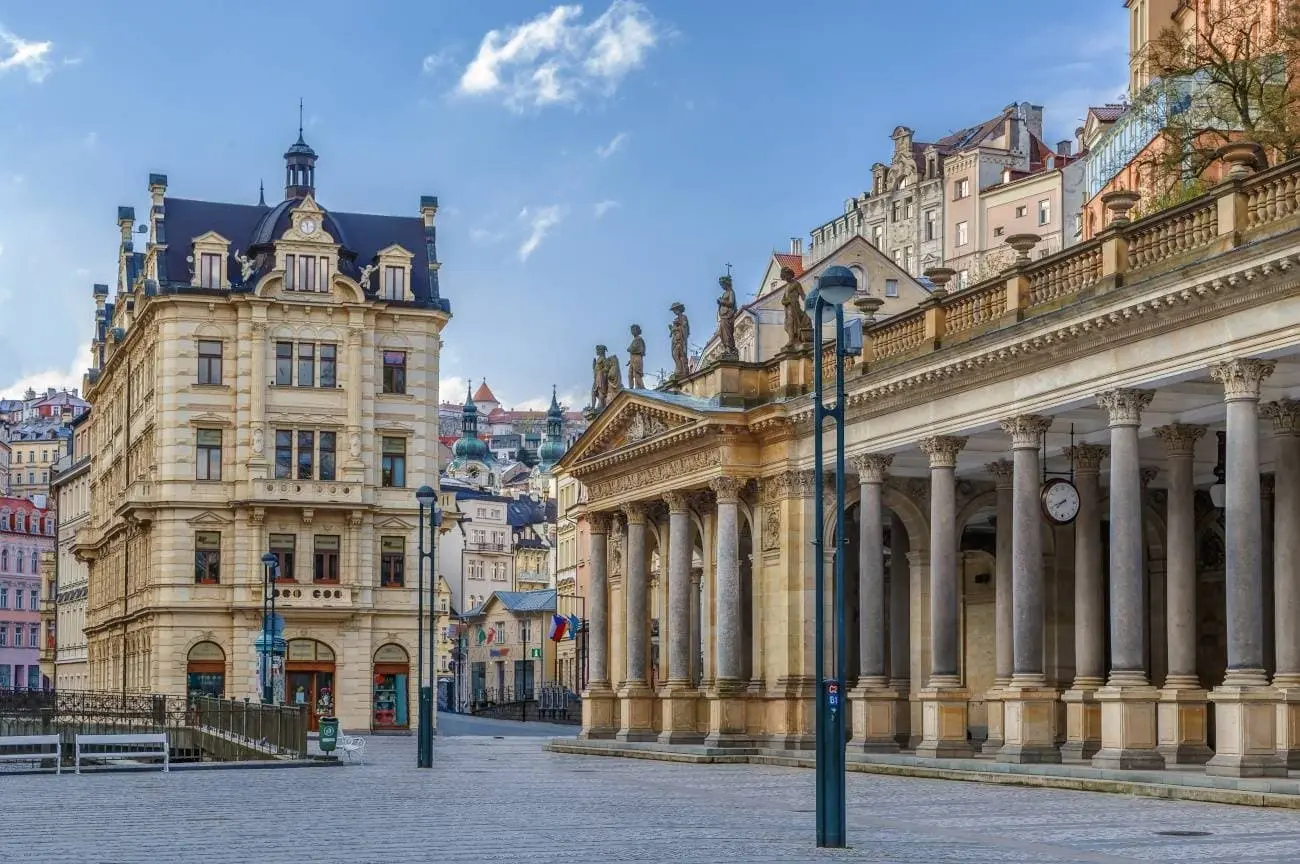Mühlbrunnkolonnade in Karlsbad (Karlovy Vary) – historische Kolonnade im bekannten Kurort in Tschechien